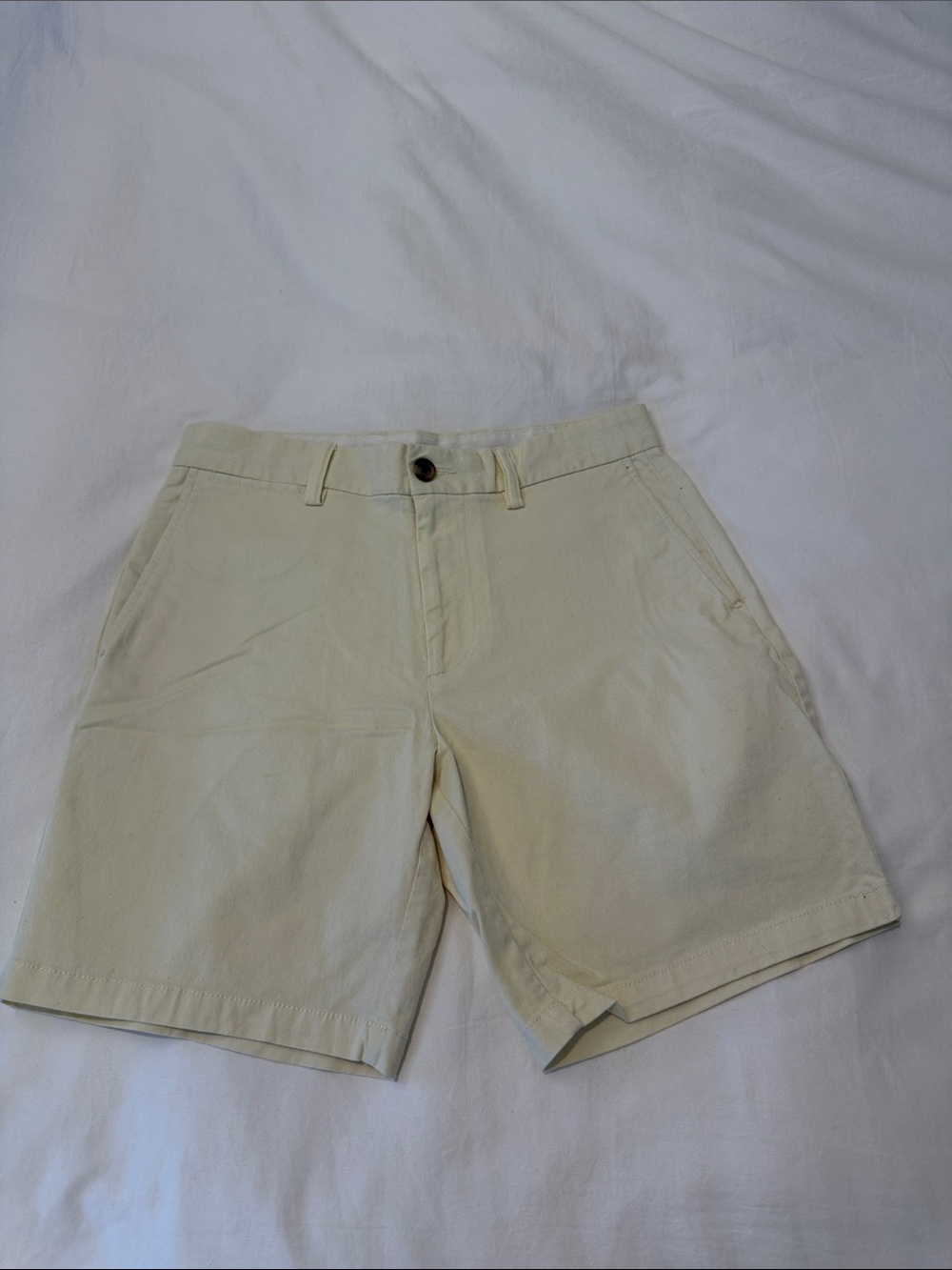 Old Navy Men's Flat Front Chino Shorts in Cream